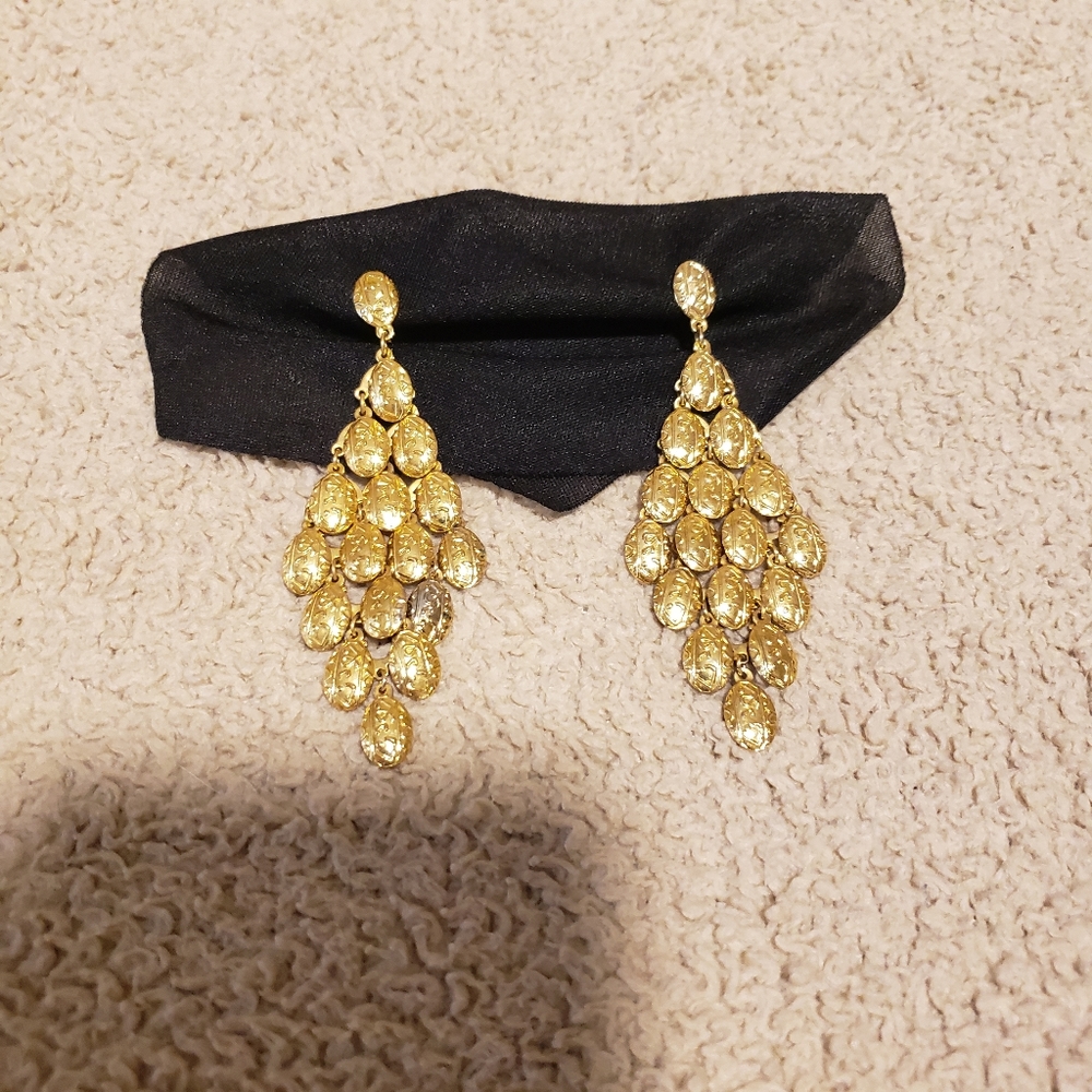 Gold Color Earrings - Picture 3 of 3